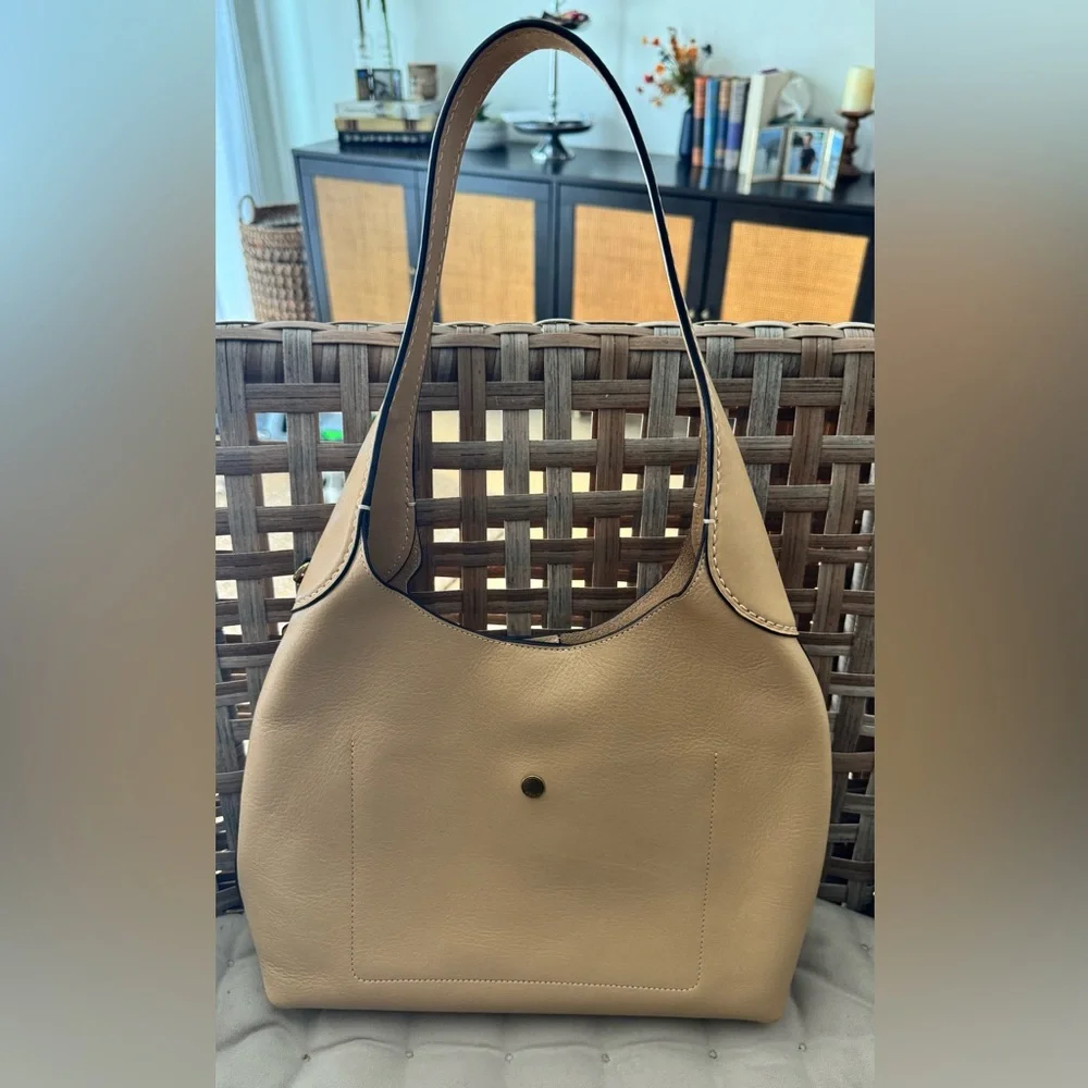 Coach - Brooklyn 28 Shoulder Bag
Natural Tan Brass Leather - Picture 2 of 7